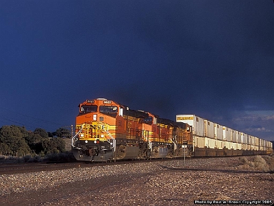 BNSF 5520 at Continental Divide, NM on 20 March 2005.jpg